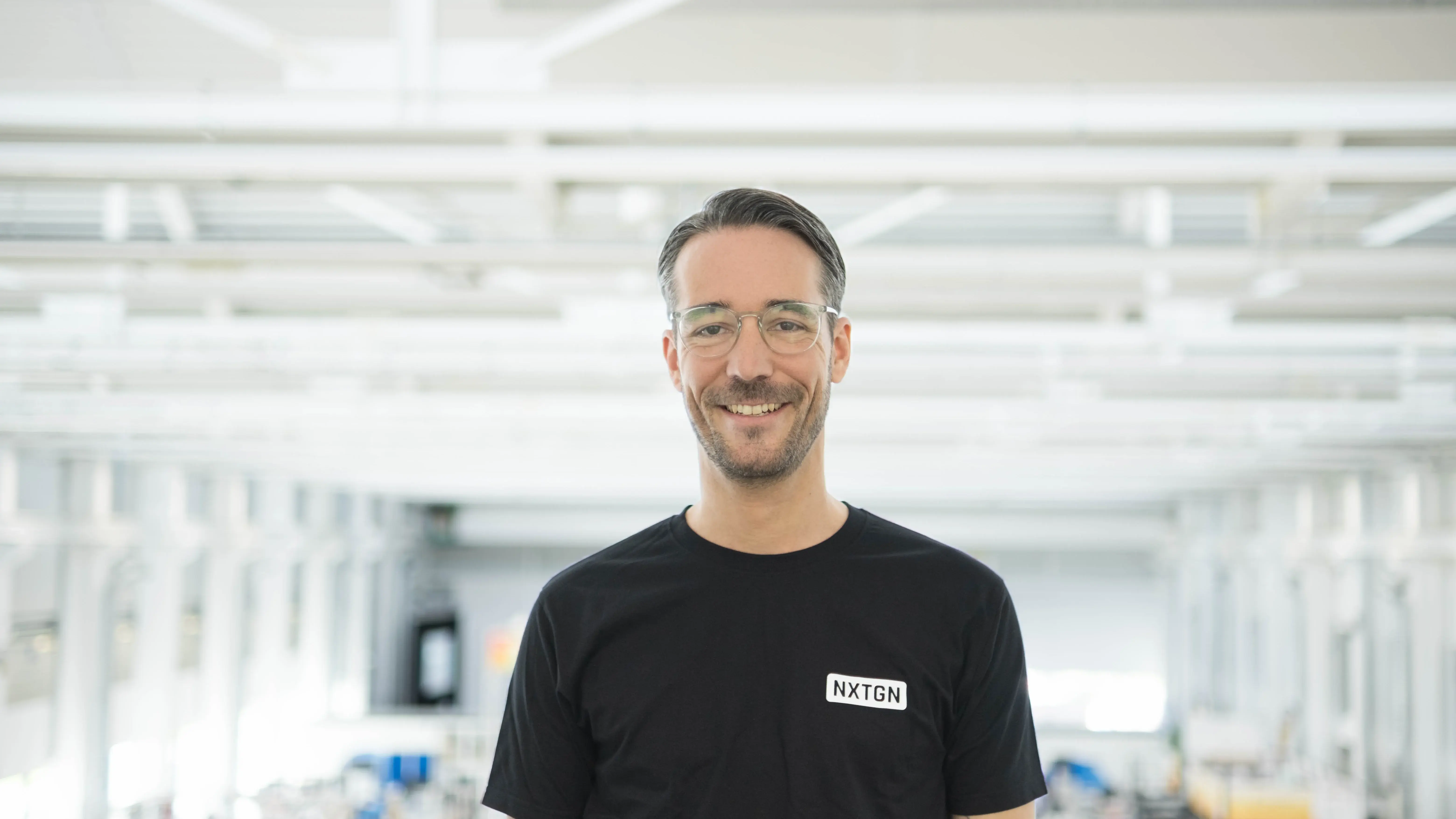 Portraitfoto von Alumnus Adrian Thoma