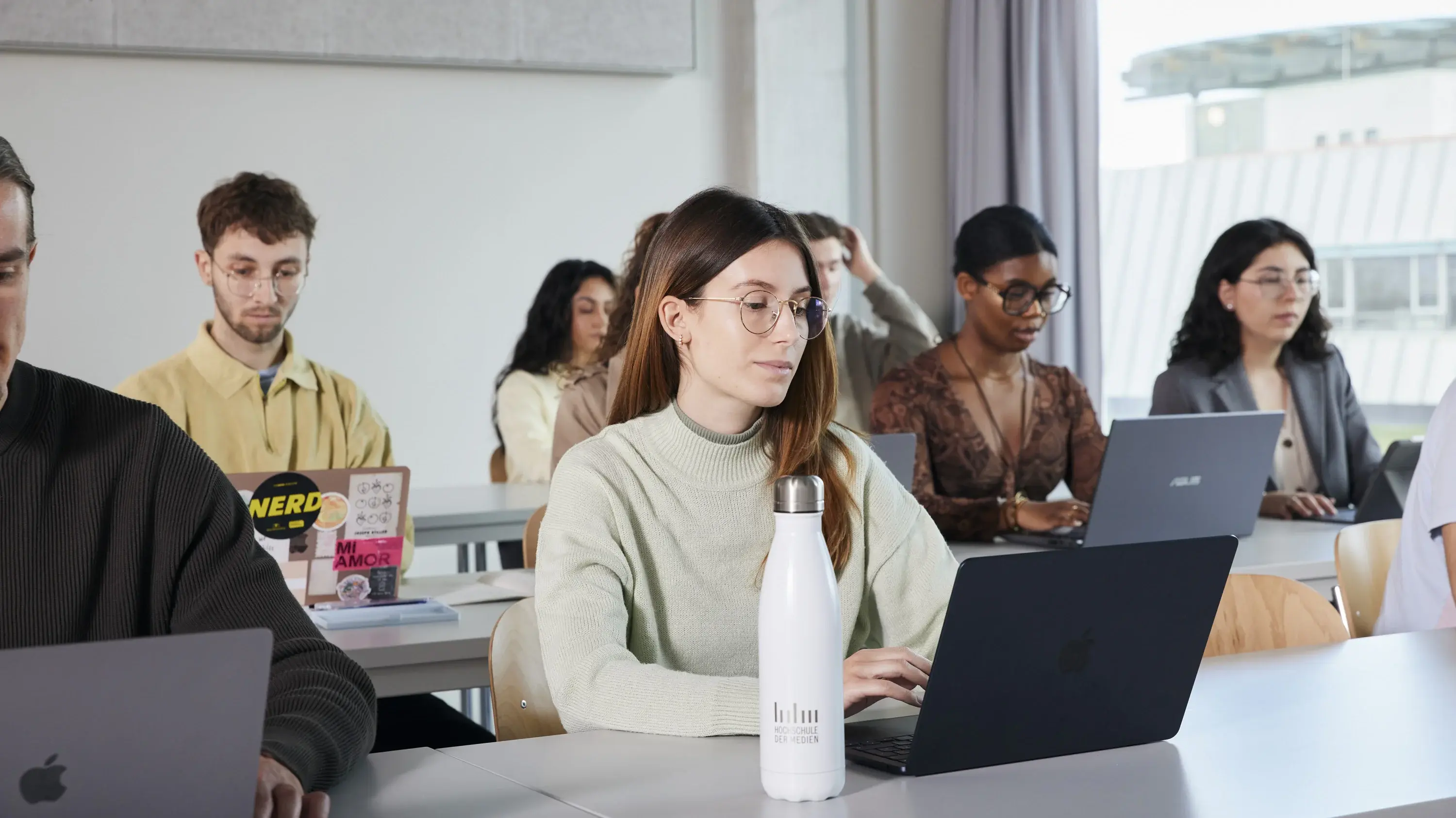 Studierende in einer Vorlesung.