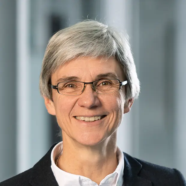Portrait von Bettina Schwarzer