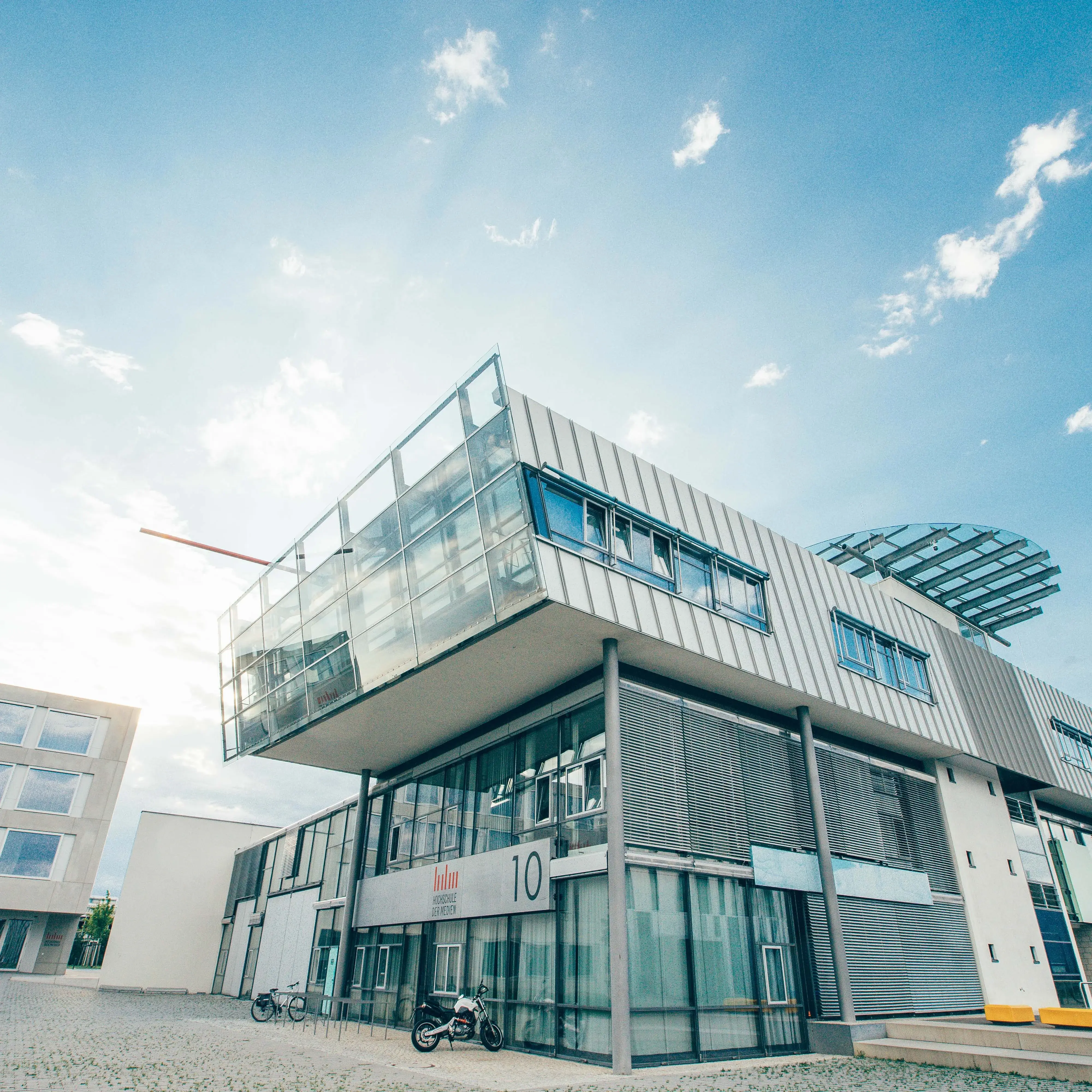 Das Hauptgebäude der Hochschule der Medien.