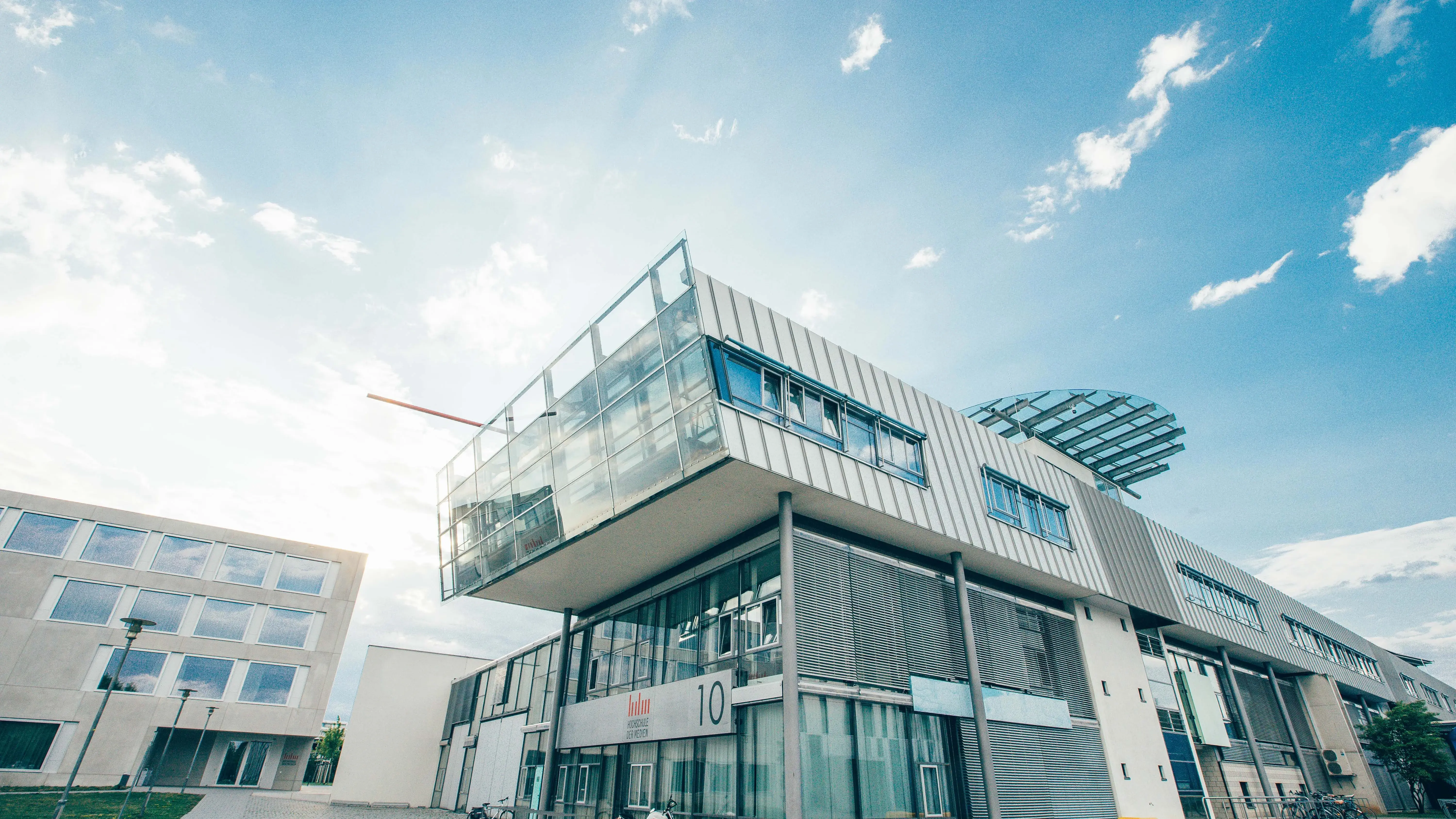 Das Hauptgebäude der Hochschule der Medien.