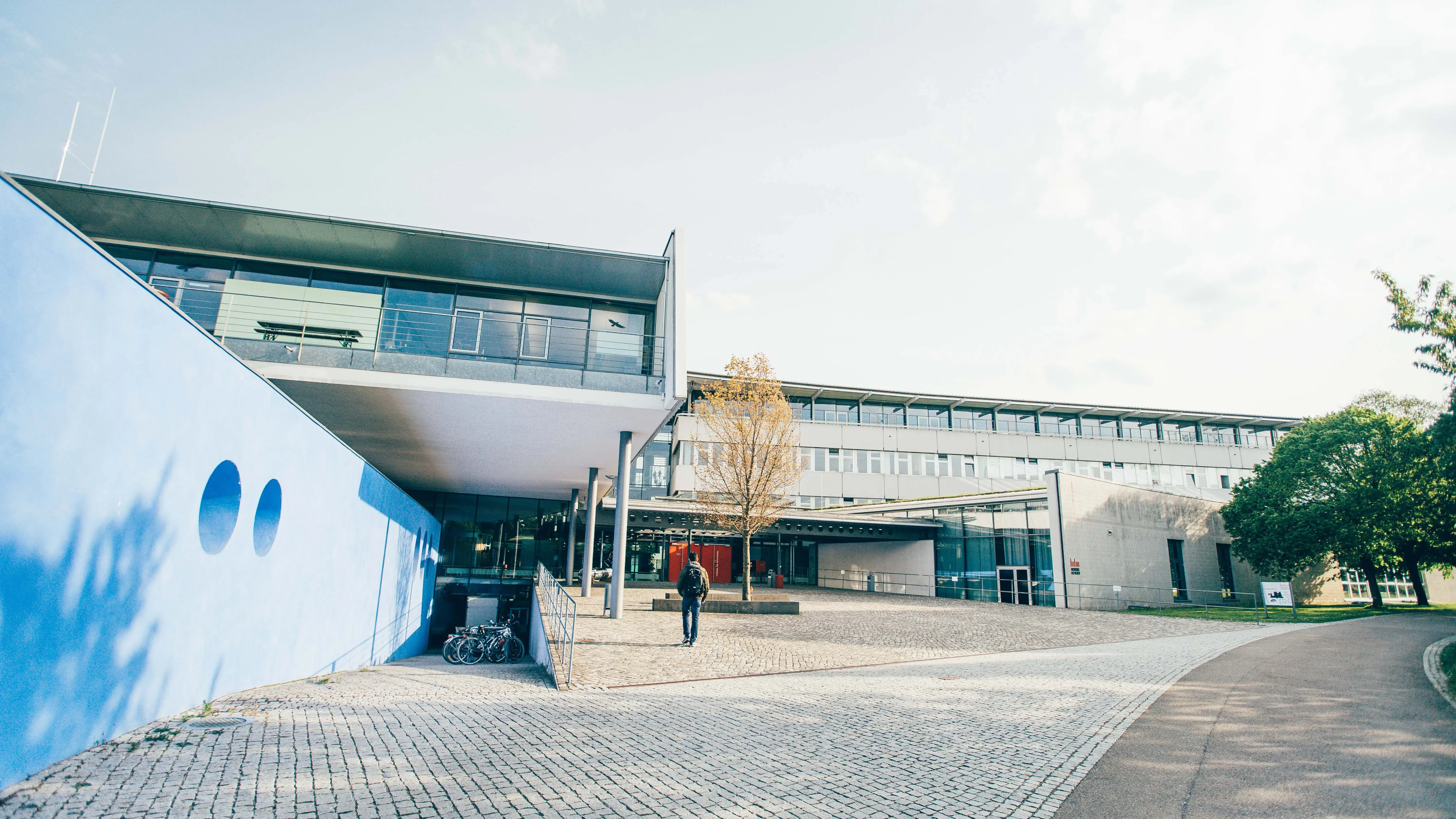 Das Hauptgebäude der Hochschule der Medien.