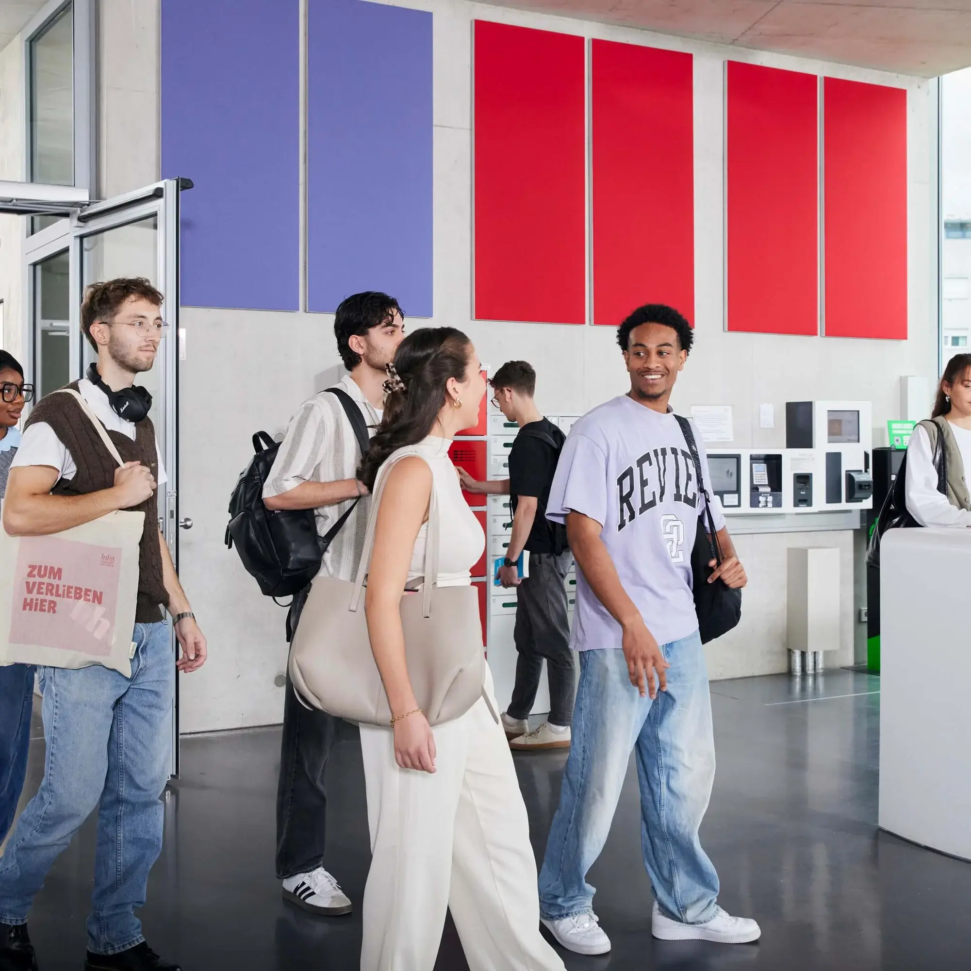 Studierende unterwegs zur nächsten Vorlesung.