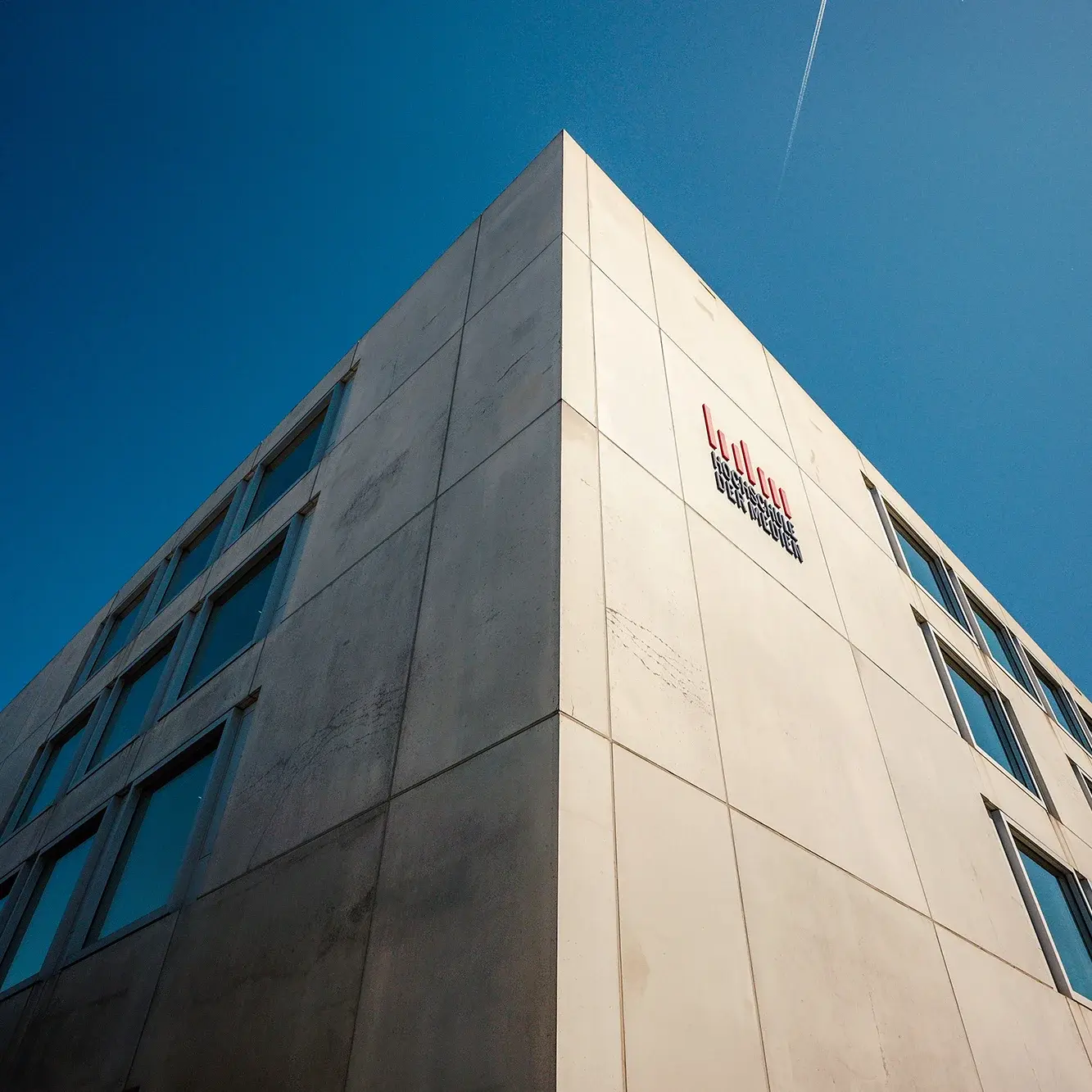 Der sogenannte Würfel, ein Nebengebäude der Hochschule der Medien.