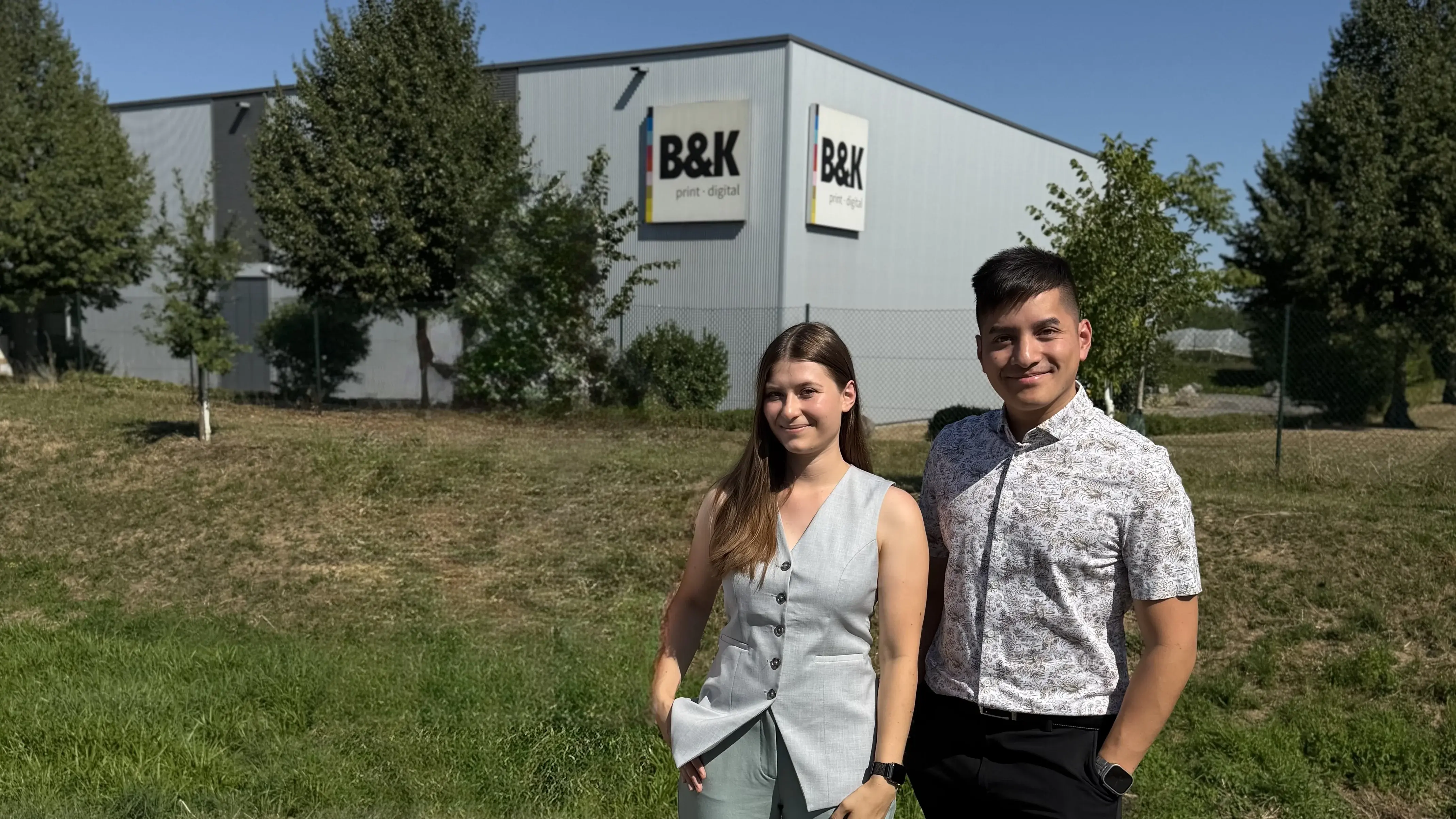 Geschäftsführung vor der Firma B&K Offsetdruck