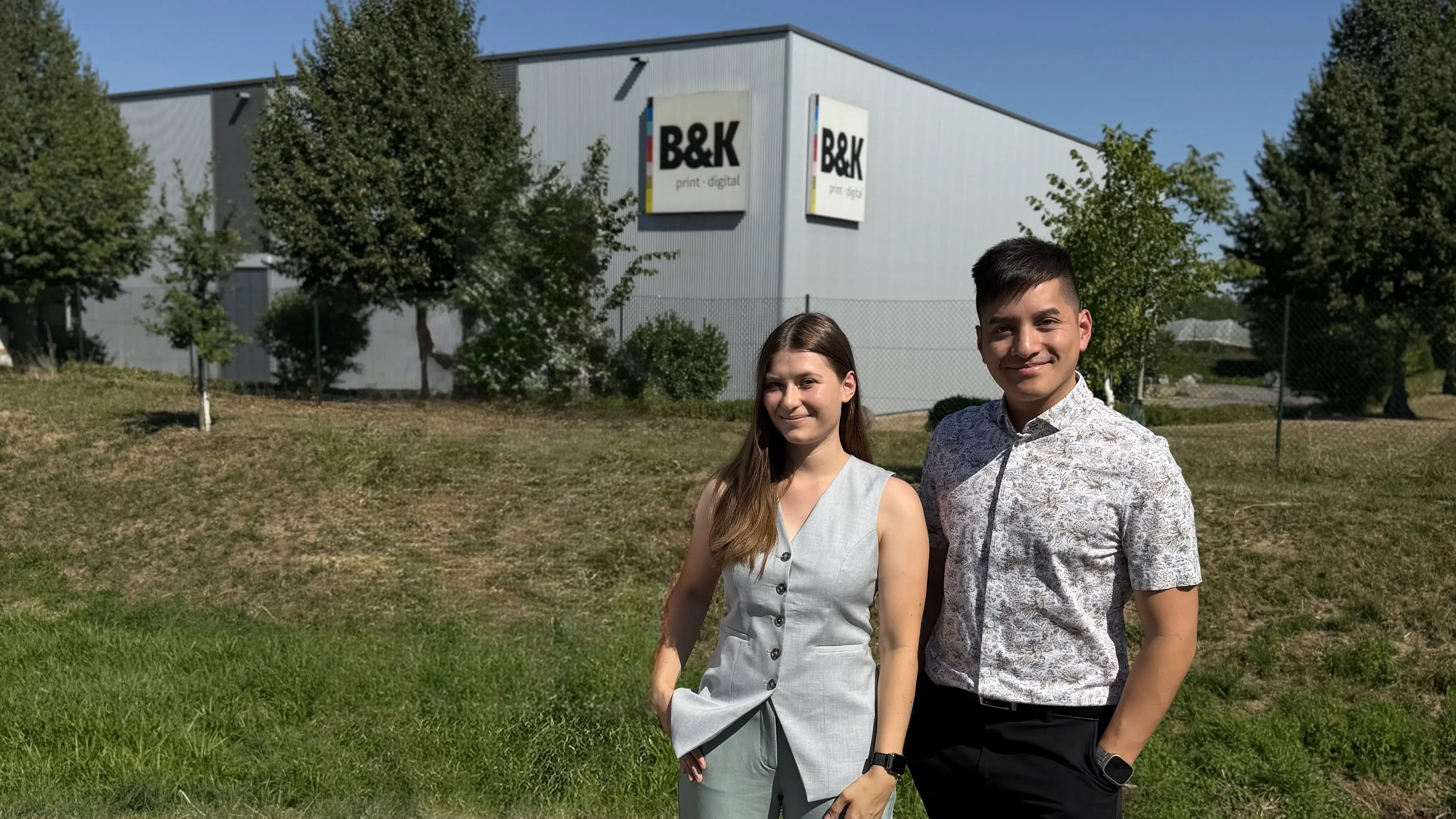 Geschäftsführung vor der Firma B&K Offsetdruck