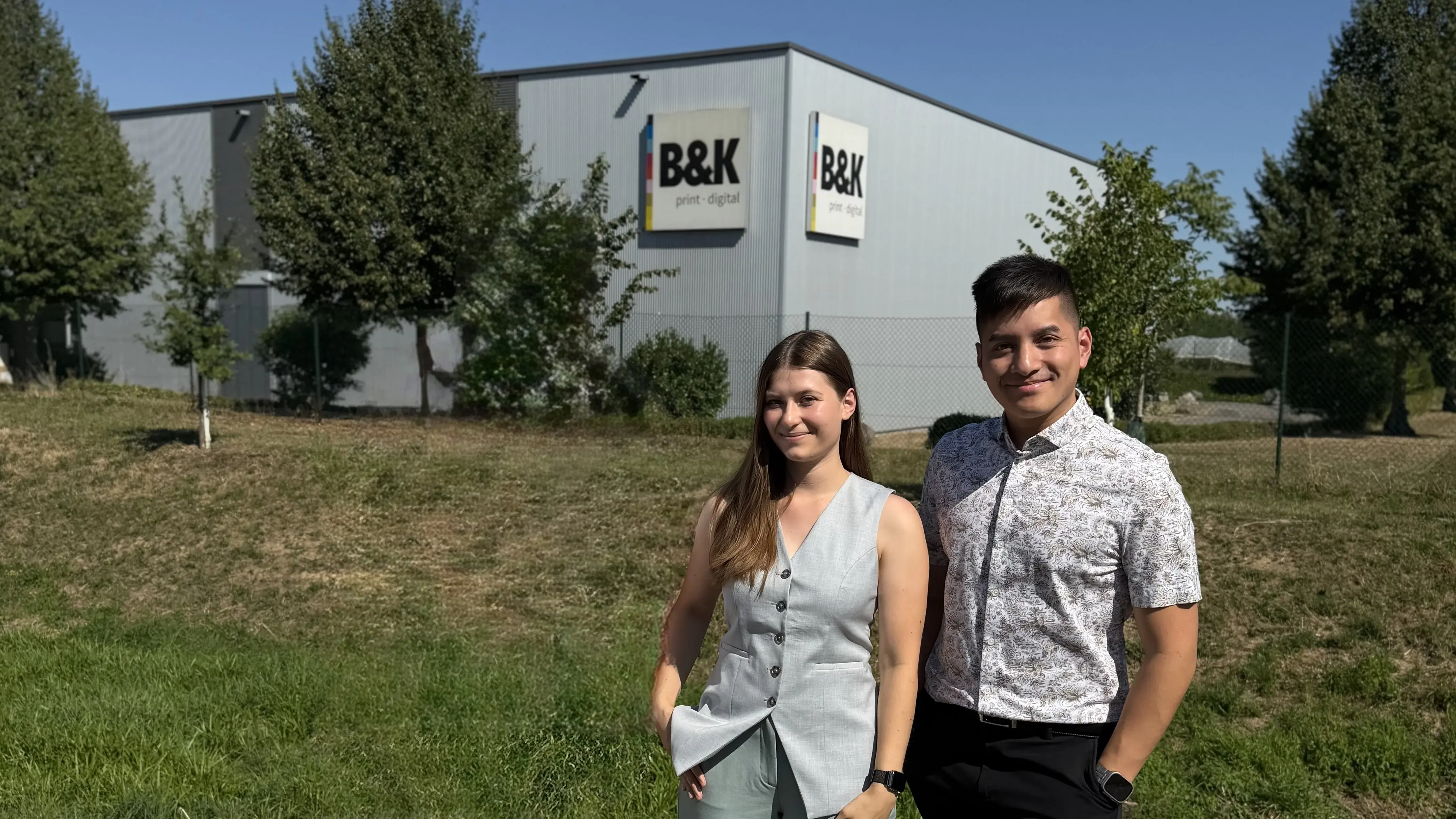 Geschäftsführung vor der Firma B&K Offsetdruck
