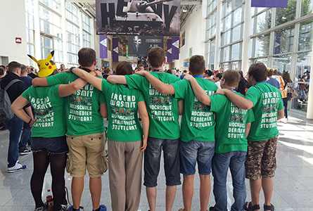 Das HdM-Team "Elena" bei der gamescom 2016 in grün