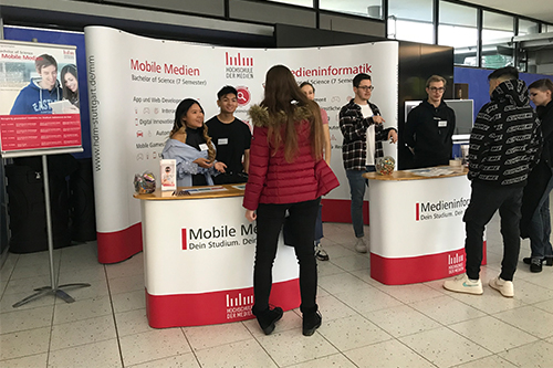 Infostand der Studiengänge Mobile Medien und Medieninformatik 