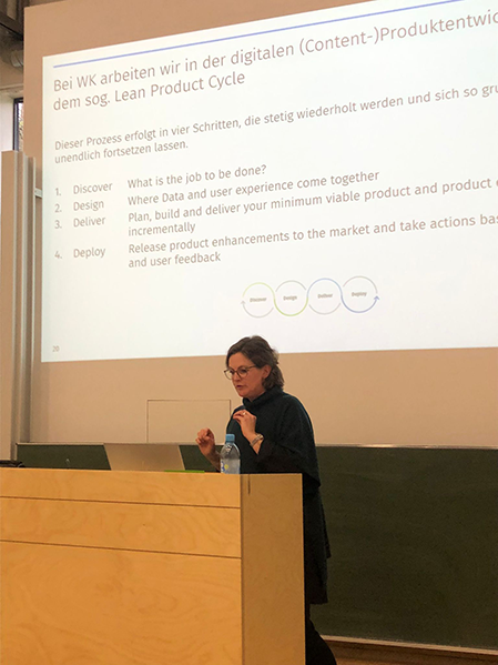 Stephanie Walter, Geschäftsführerin von Wolters Kluwer bei ihrem Vortrag an der HdM.
