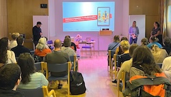 Zoom Bild öffnen Interessiertes Publikum