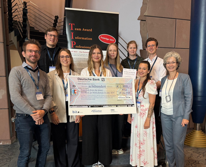 Zoom Bild öffnen Personen auf dem Foto von links nach rechts: Prof. Dr. Tobias Seidl, Michael Ruf, Nina-Marie Ziemann, Laura Zerrer, Monique Müller, Kartin Uebelgünn, Sandra Kovac, Patryk Gadziomski, Prof. Cornelia Vonhof (nicht auf dem Foto: Julia Hoff, Julia Loka).