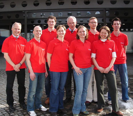 Das Projekt-Team mit Prof. Ronald Schaul (links) und Dr. habil. Hans-Joachim Falge, Fogra-Geschäftsführer (Mitte, hinten) 